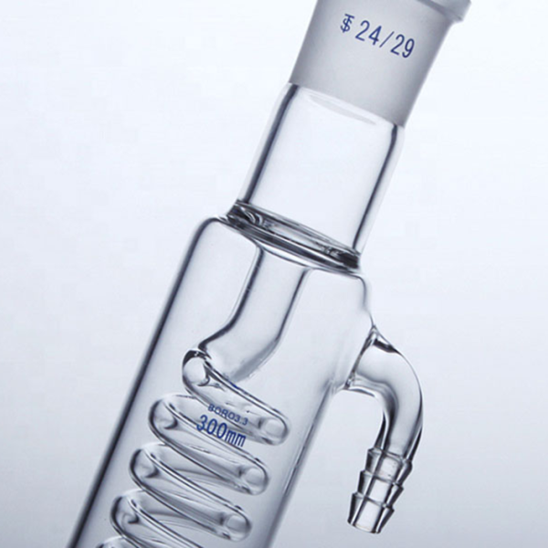 مبرد یا کندانسور آزمایشگاهی